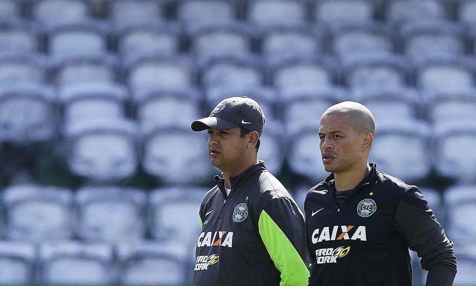 Marquinhos Santos conta com o retorno de Alex para o duelo com o São Paulo | Jonathan Campos / Gazeta do Povo