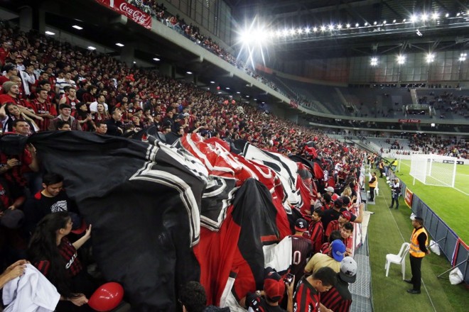 Faixas e bandeiras voltaram à Arena | 