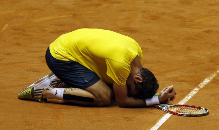 Thomaz Bellucci comemora a classificação do Brasil à elite da Copa Davis | Reuters