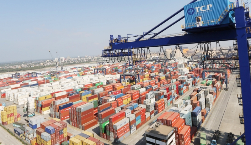 Porto de Paranaguá embarcou 17,7 milhões de toneladas de soja, milho e farelo de soja em 2013 | Giuliano Gomes/ Gazeta do Povo