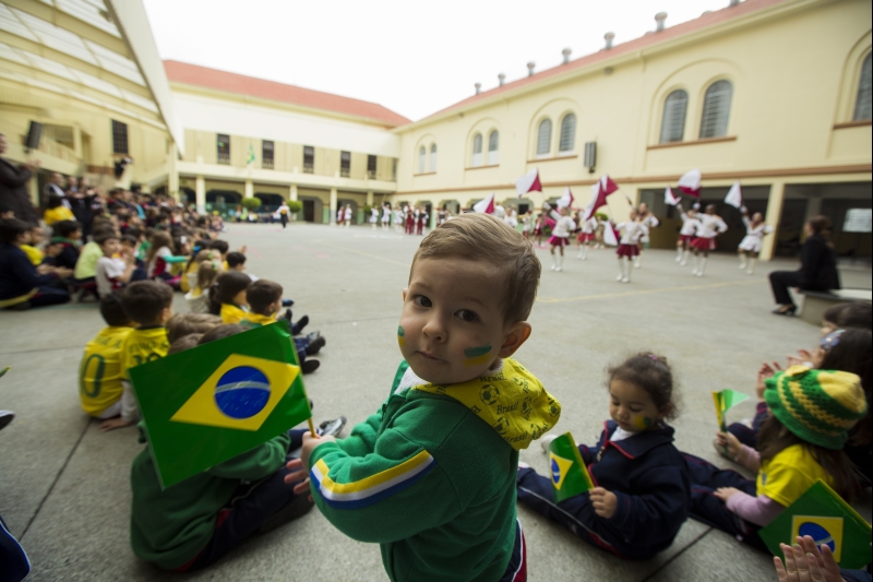 A escola Sagrado Coração de Jesus promove uma breve solenidade cívica todas as semanas | Brunno Covello/Gazeta do Povo