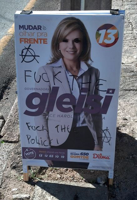 Intervenção em cavalete da Gleisi | Reprodução/Interrompemos Nossa Programação