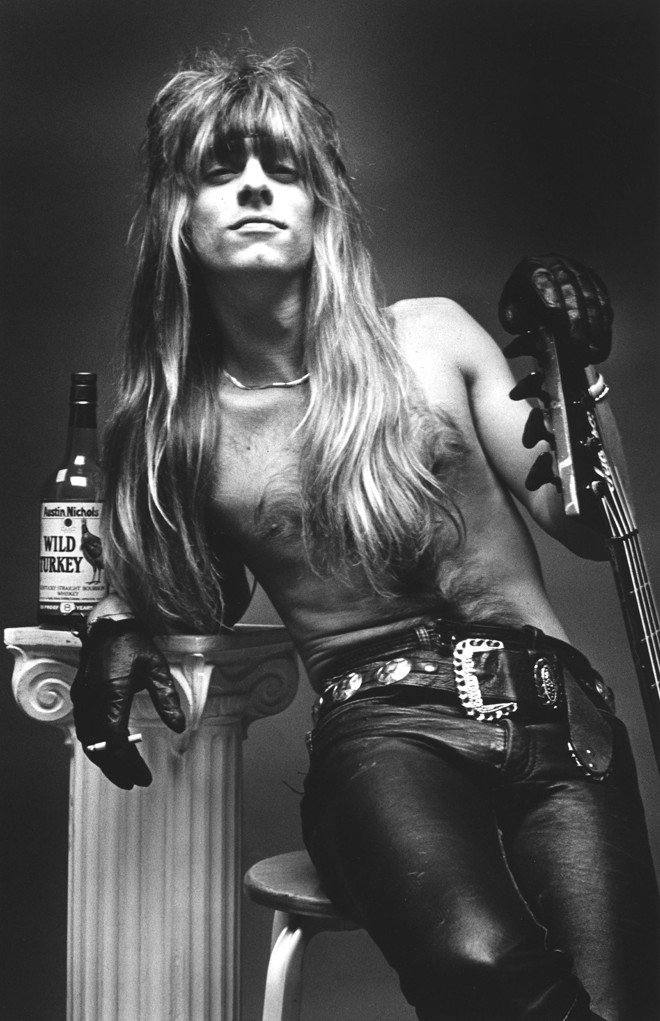 O baixista Rex Brown, no começo da banda |