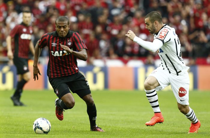 Marcelo (à esq.) aponta que Atlético pode buscar alvos maiores no Campeonato Brasileiro | Hugo Harada/Gazeta do Povo