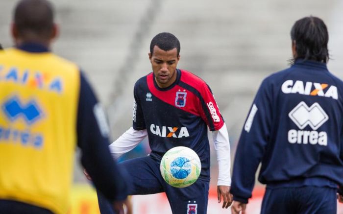 Breno deixa o Paraná deve ficar emprestado no Cruzeiro até o fim do ano | Brunno Covello / Gazeta do Povo