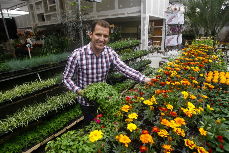 Bruno José Esperança, diretor geral da Esalflores aposta em diferenciais no atendimento para que concorrência não fique só no preço. | Agência Gazeta do Povo/ André Rodrigues