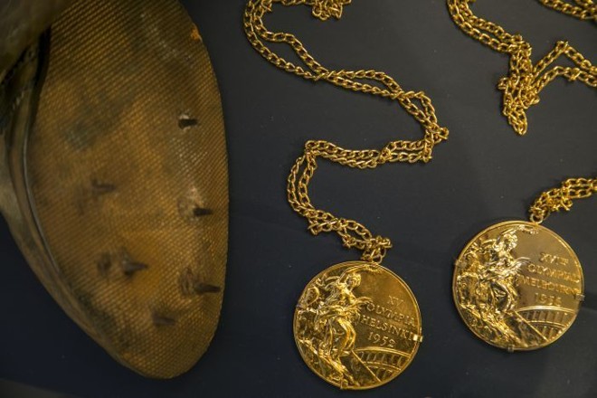 Detalhe das medalhas de ouro que Adhemar Ferreira da Silva, primeiro brasileiro bicampeão olímpico, conquistou nos jogos de Helsinque-1952 e Meulborne-1956 |