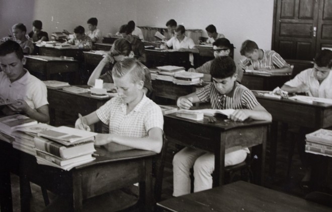 Fotos históricas mostram alunos durante as aulas | 