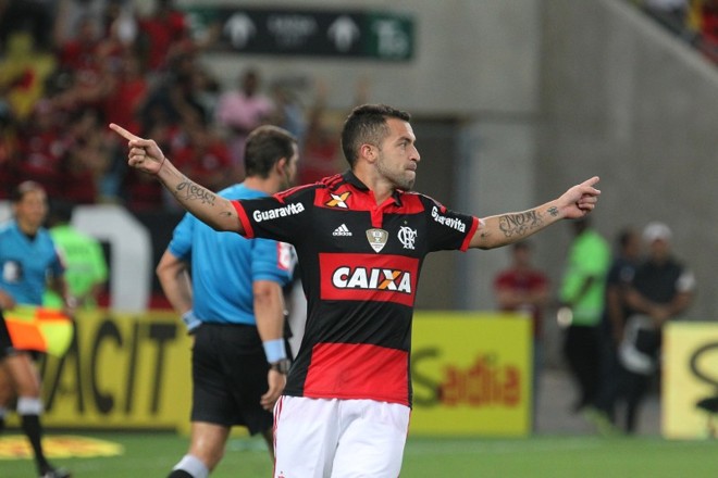 Canteros comemora o gol que deu a classificação para o Flamengo sobre o Coritiba | 