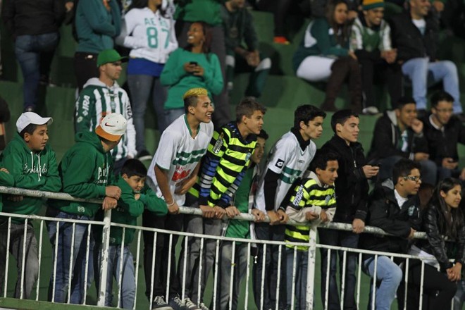 Torcida do Coritiba no jogo contra o São Paulo | 