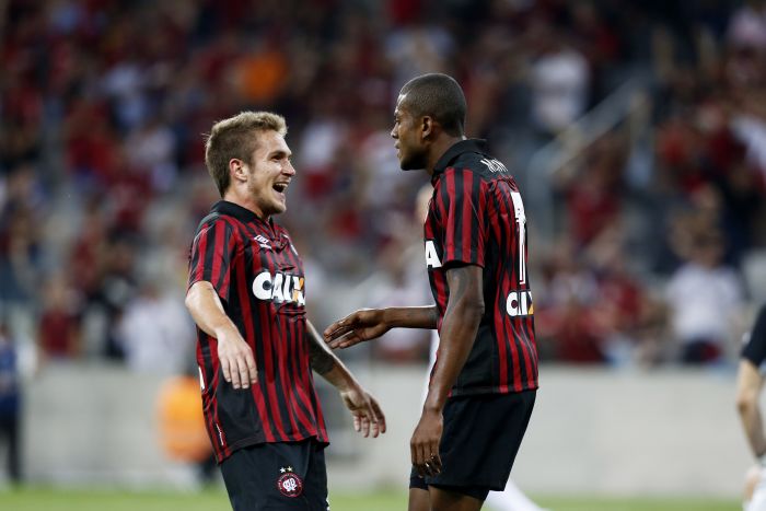 Marcelo gol do Atlético diante do Vitória com Bady | Antonio More / Gazeta do Povo