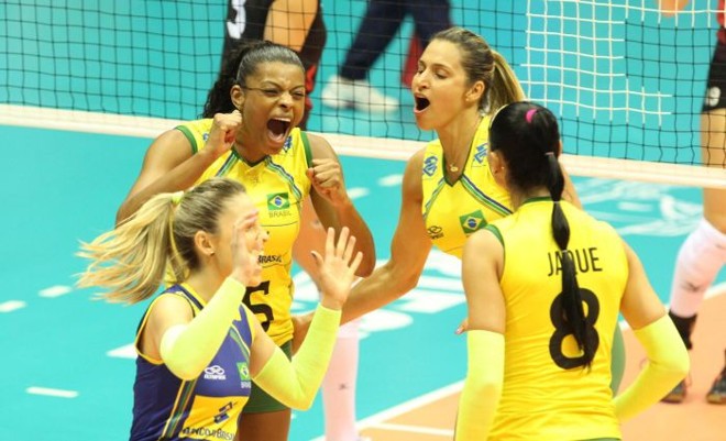 Brasileiras comemoram vitória sobre o Canadá no Mundial de vôlei | EFE