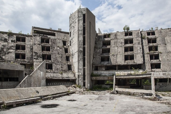 Hotel inutilizado em Sarajevo, construído para os Jogos Olímpicos, em 1984 | 