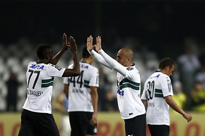 Martinuccio comemora gol do Coritiba na derrota para o Cruzeiro | 