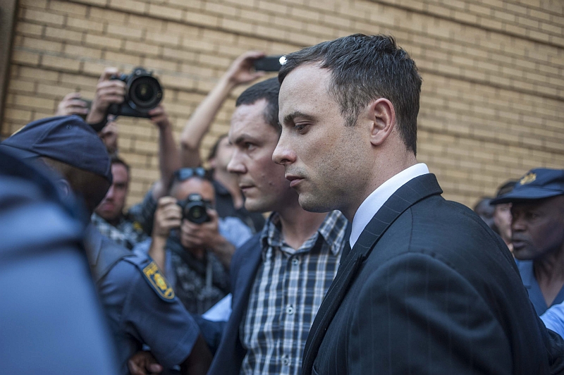 Oscar Pistorius vai conhecer o veredito do julgamento de assassinato de sua namorada, Reeva Steenkamp, nesta sexta | EFE/Ihsaan Haffejee