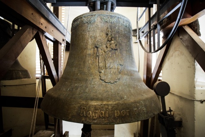 Sino Nossa Senhora da Luz dos PInhais, o maior dos sinos de badalo da Catedral Basílica | 