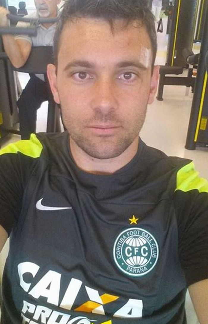 Antes do negócio emperrar, Giancarlo chegou a tirar foto com o uniforme de treino do Coritiba | Reprodução
