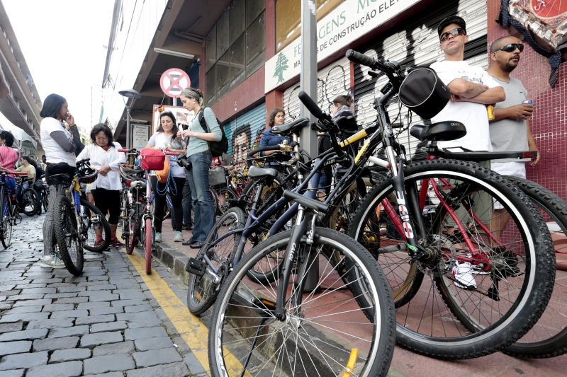 Praça construída por voluntárias será inaugurada hoje | César Machado/ Gazeta do Povo