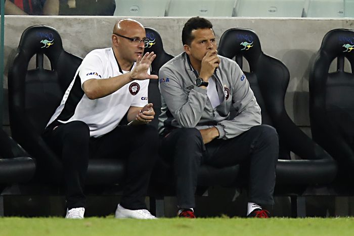Claudinei Oliveira, que estreou no comando do Atlético-PR no último domingo tem como objetivo interromper a série de maus resultados | Albari Rosa/Gazeta do Povo