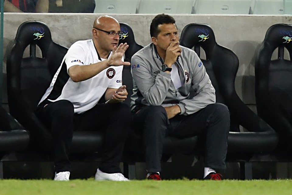 Claudinei Oliveira, que estreou no comando do Atlético-PR no último domingo tem como objetivo interromper a série de maus resultados | Albari Rosa/Gazeta do Povo