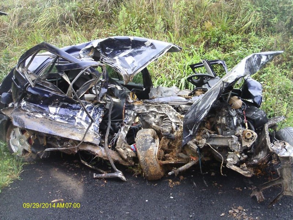 Segundo PRF, carro estava em alta velocidade | Polícia Rodoviária Federal do Paraná/ Divulgação
