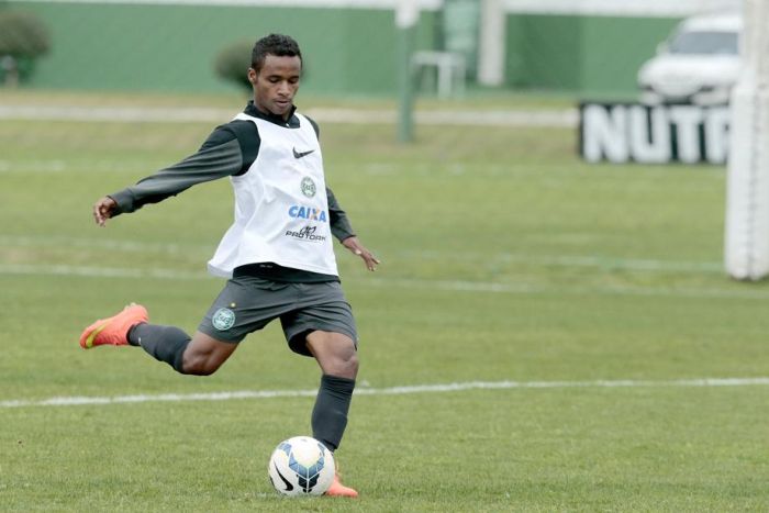 Com o início do segundo turno, Élber faz contas para o Coxa se manter na Série A | Cesar Machado / Gazeta do Povo