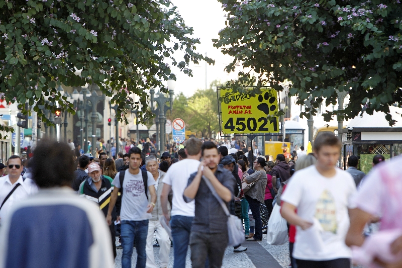 Segundo especialistas, entre indecisos e pessoas que podem mudar de candidato até o próximo domingo, cerca de 20% do eleitorado ainda é volátil | Antônio More/ Gazeta do Povo