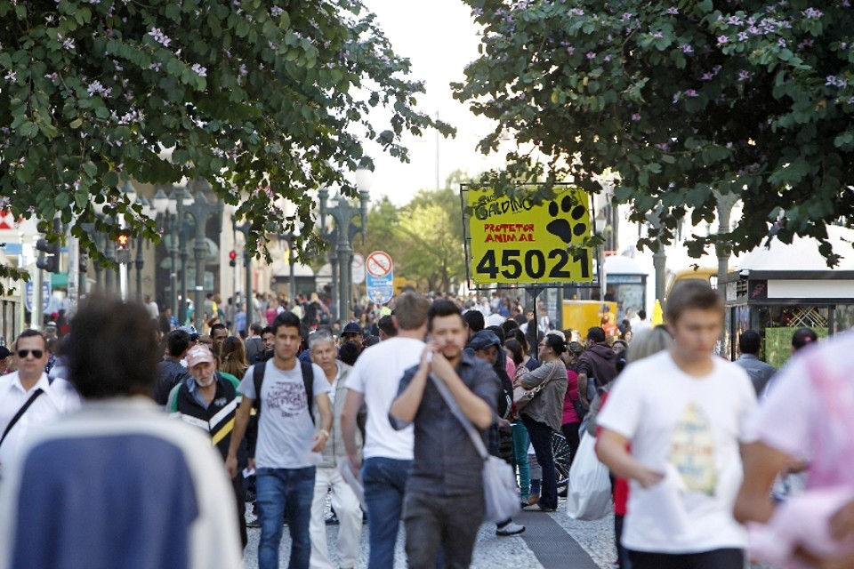Segundo especialistas, entre indecisos e pessoas que podem mudar de candidato até o próximo domingo, cerca de 20% do eleitorado ainda é volátil | Antônio More/ Gazeta do Povo