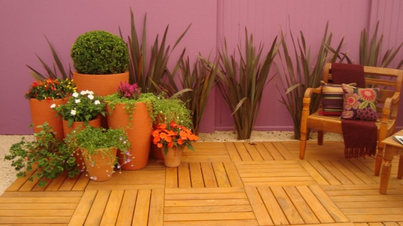 Vasos cabem em qualquer cantinho e podem receber temperos e frutíferas | Lucilena Tironi/Colibri Paisagismo