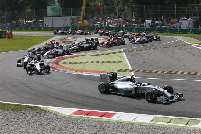 O alemão Nico Rosberg, da Mercedes, cometeu um erro logo no início da prova, que acabou fazendo com que perdesse a liderança da prova | 