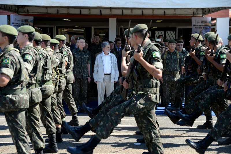 Ministro da Defesa, Celso Amorim, afirmou aos chefes militares que reconheceria a culpa do Estado | Divulgação/Ministério da Defesa