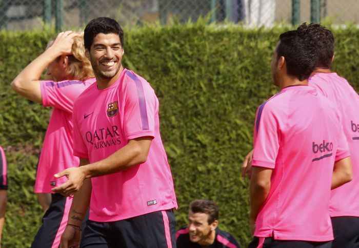 Decisão de escalar Luis Suárez no clássico com Real Madrid depende apenas da decisão do técnico Luis Enrique | Reuters