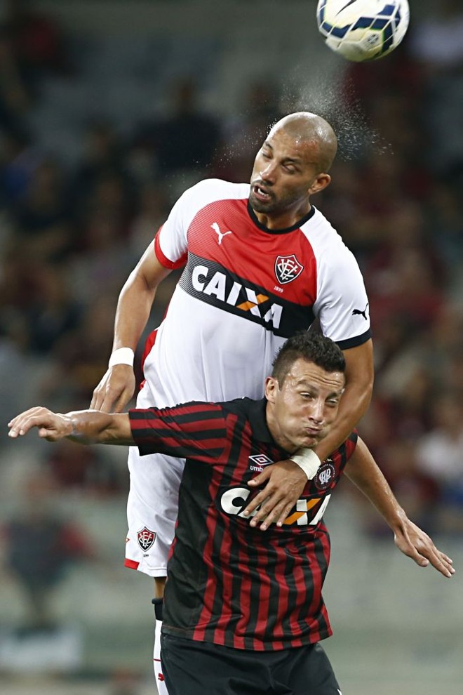 Gustavo foi o destaque na vitória do Atlético sobre o Vitória |