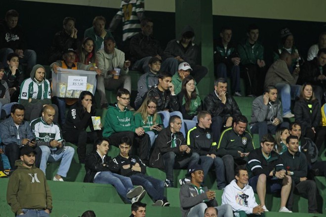 Torcida do Coritiba no jogo contra o São Paulo | 
