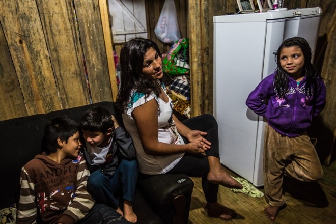 Curso de cabeleireira é a esperança para Rosenilda mudar a vida dela e dos filhos |