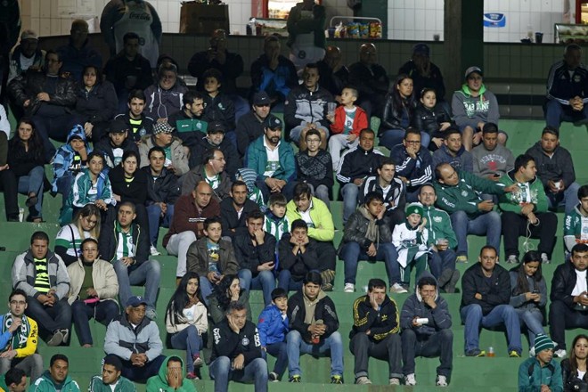 Torcida do Coritiba no jogo contra o São Paulo | 