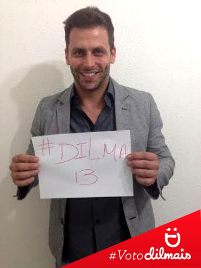 Em foto divulgada no Facebook de Dilma Rouseff (PT), o ator Henri Castelli anuncia voto na cidadata |