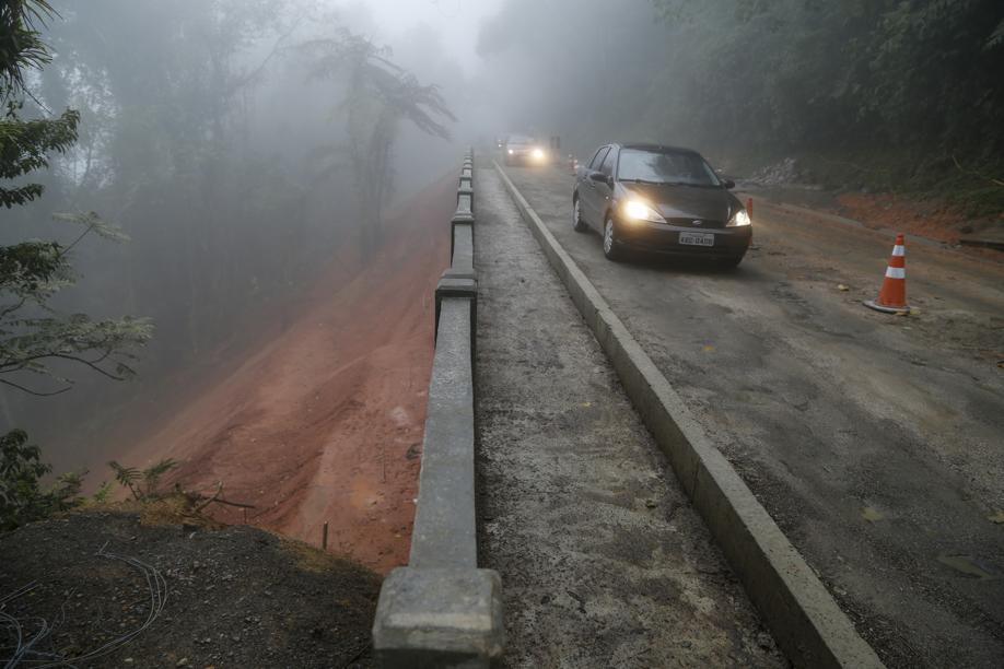 Falta recolocar os paralelepípedos, para manter o aspecto original da estrada, e finalizar o guarda-corpo para terminar a obra de liberação da Estrada da Graciosa | Henry Milleo / Agência de Notícias Gazeta do Povo