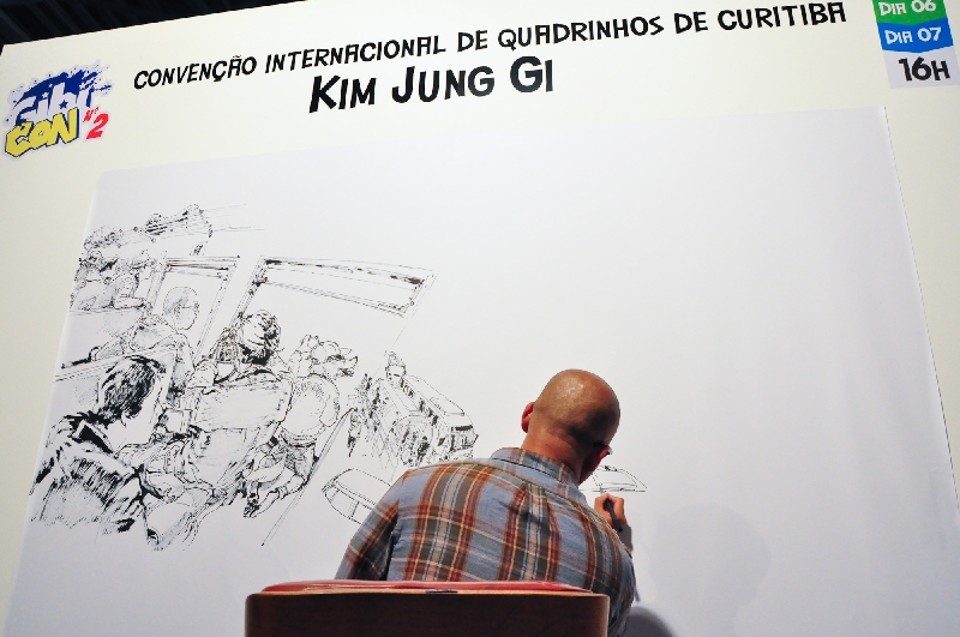 O coreano Kim Jung Gi hipnotizou o público com seus incríveis desenhos ao vivo | Deni Soares/Divulgação