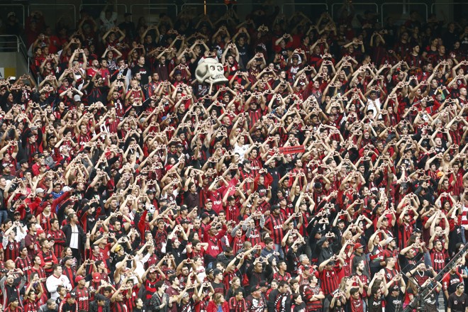 Mesmo com chuva, torcida compareceu em bom número à Arena | 