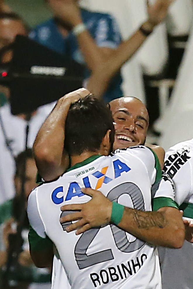 Robinho comemora Martinuccio | 