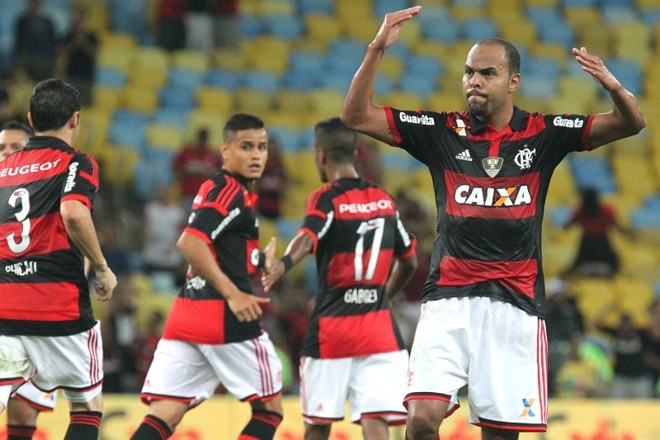Alecsandro comemora o primeiro gol dele contra o Coritiba | 