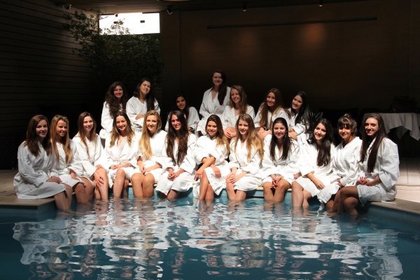 As debutantes do Graciosa Country Club foram recebidas no spa Tereza Zanchi do Hotel Bourbon, no último sábado, para uma tarde de mimos oferecida pelo clube, com direito à ambientação especial. O baile é no próximo sábado | Lucas Lopes