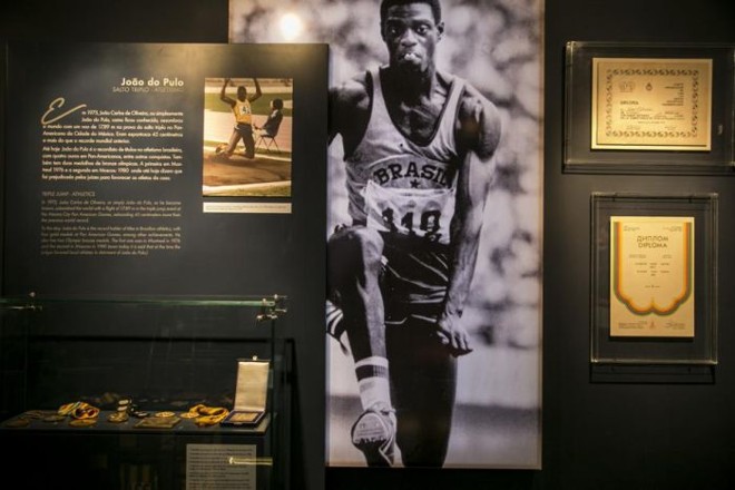 Área destinada ao saltador João do Pulo na Exposição Esporte Movimento, que expõe os dois bronzes olímpicos e o ouro no Pan de 1975 que marcou o recorde no salto triplo à época |