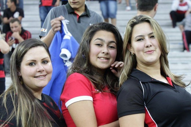 Torcida do Atlético no jogo contra o Internacional na Baixada |