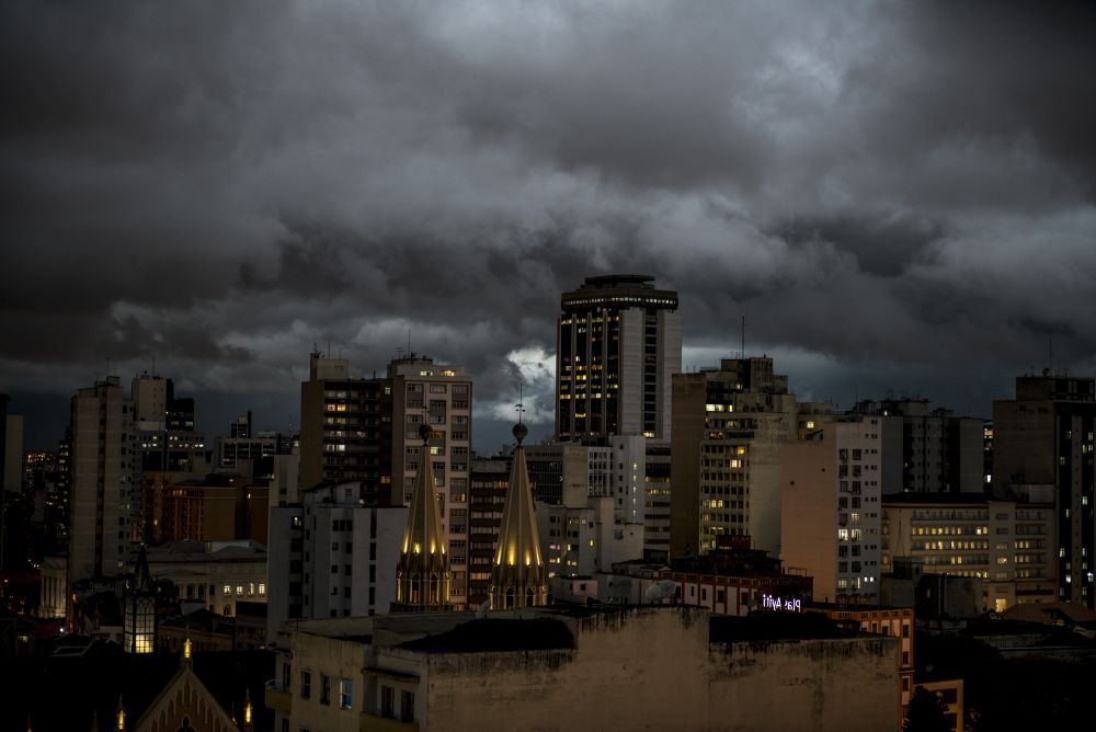 Chuva de terça-feira (2) fecha o tempo em Curitiba | Henry Milleo / Agencia de Noticias Gazeta do Povo