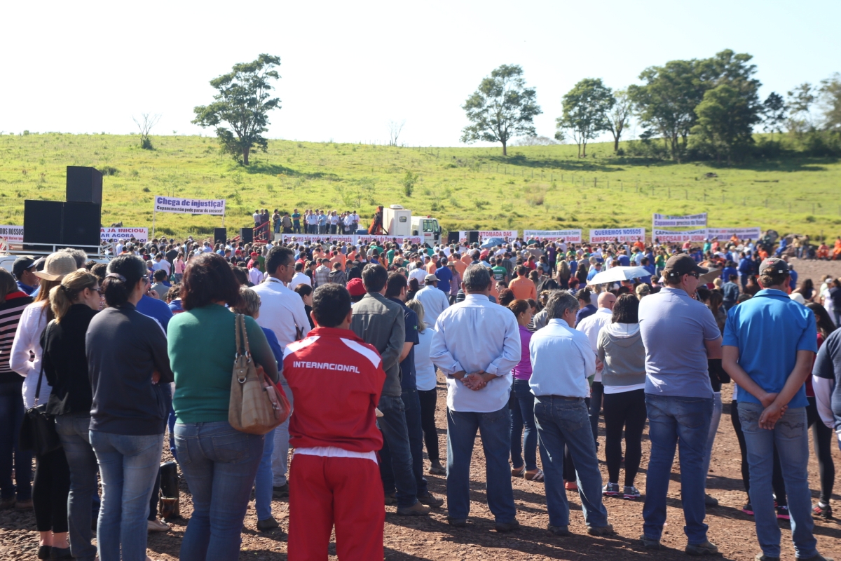 Multidão participou do ato que defende a retomada das obras da Usina do Baixo Iguaçu | Marcelino Duarte/Especial para a Gazeta do Povo