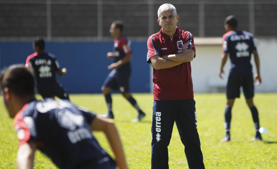 Ricardinho reestreia no comando do Paraná com apenas três treinos | Jonathan Campos/Gazeta do Povo