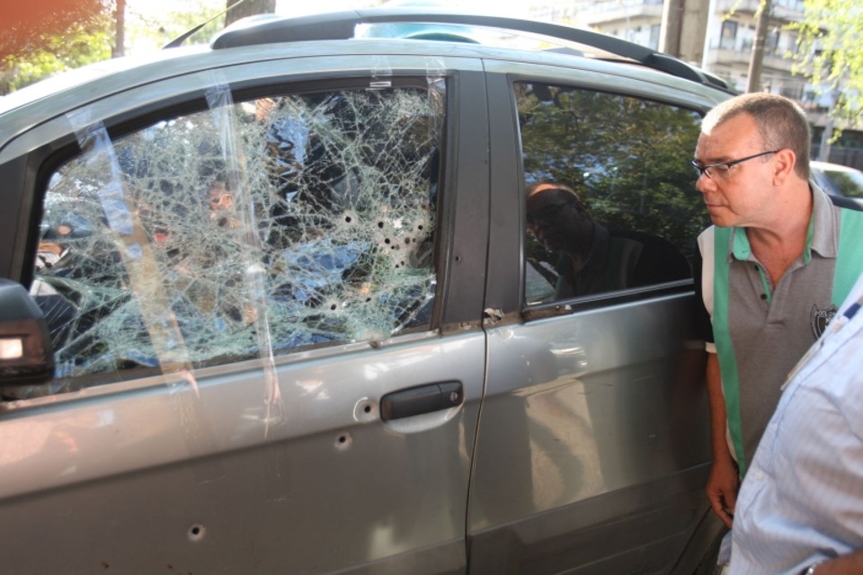 O carro de Patrícia Acioli foi alvejado quando ela chegava em casa, em Niterói, na região metropolitana do Rio. Crime chamou atenção para outros juízes ameaçados | Tasso Marcelo/Ag. Estado