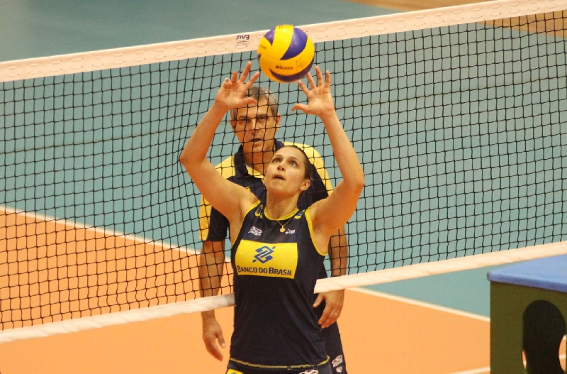 Levantadora Dani Lins alerta sobre o perigo da Bulgária, a adversária da estreia | Divulgação